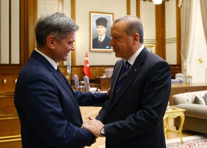 Cumhurbaşkanı Erdoğan, Bosna Hersek Bakanlar Konseyi Başkanı Zvizdiç’i Kabul Etti