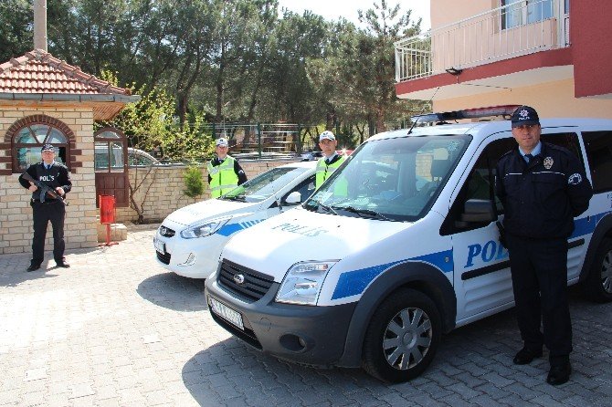 Demirci Polisi Yaka Kamerasıyla Görev Yapıyor