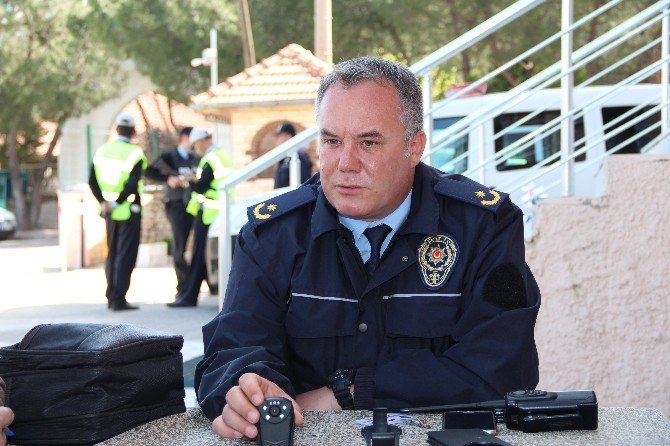 Demirci Polisi Yaka Kamerasıyla Görev Yapıyor