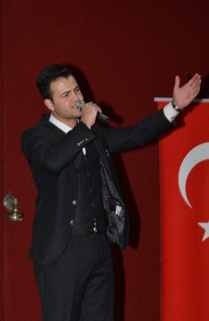 Pınarbaşı’da ’Bir Abide Şahsiyet Mehmet Akif’ Tiyatro Gösterisi İlgi Topladı