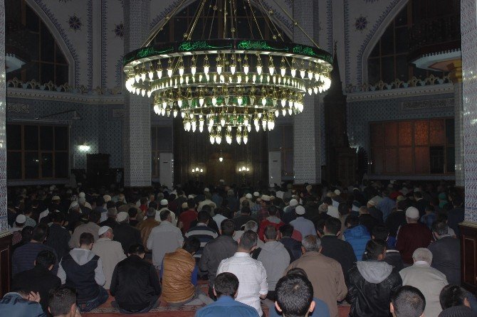 Kırşehir’de Hoca Ahmed Yesevi Camii Merkezli Regaip Kandili Karşılandı