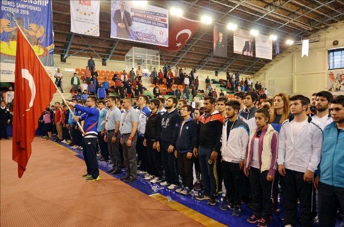 Üniversiteler Arası Türkiye Güreş Şampiyonası Çorum’da Başladı
