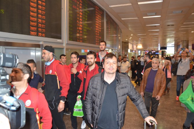 Galatasaray Odeabank'a coşkulu karşılama