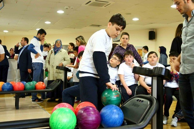 Otizmli Çocuklar Bowling Turnuvası’nda Yeteneklerini Sergiledi