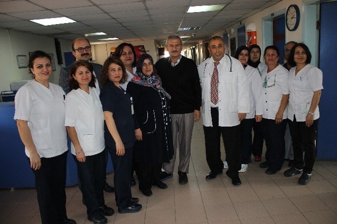 Ameliyat Olan Hastadan, Hastane Personeline Teşekkür Ziyareti