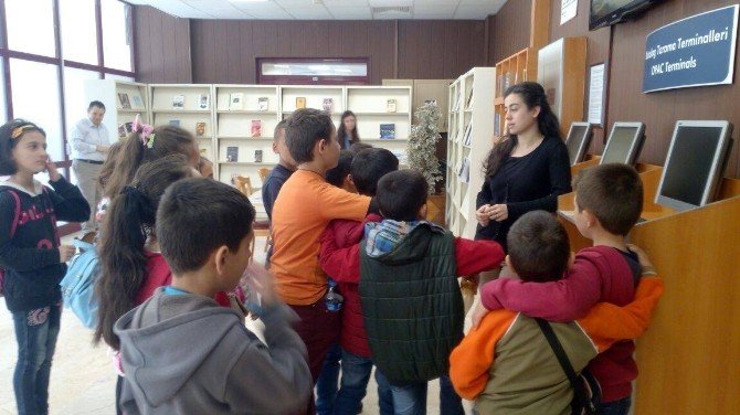 Kitap Kurdu Projesinde Dereceye Giren Öğrenciler Ödüllendirildi