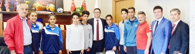 Gaziantep Hentbol Erkek Ve Bayan Takımı Analig Finaline Adını Yazdırdı
