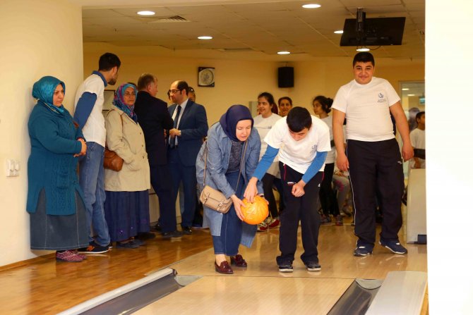 Otizmli çocuklar; Bowling Turnuvası’nda yeteneklerini sergiledi