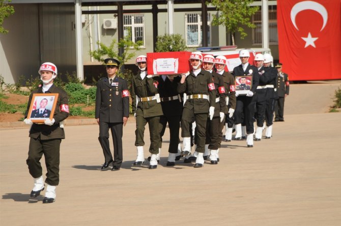 Şehit binbaşı ve emniyet amirinin cenazeleri memleketlerine gönderildi