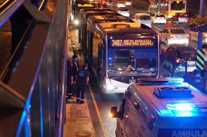 Metrobüsün çarptığı şahıs hayatını kaybetti