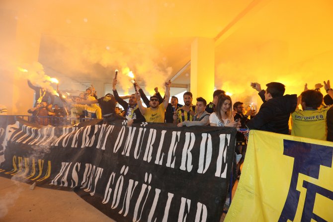Fenerbahçe kafilesine Konya’da coşkulu karşılama
