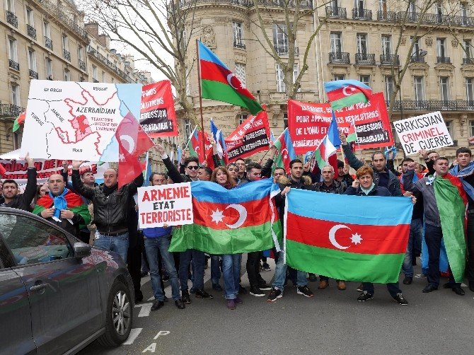 Ermenistan Paris’te Protesto Edildi