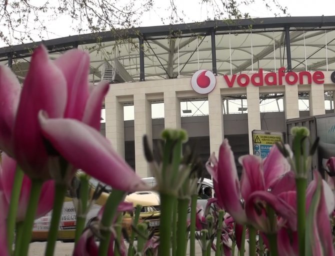 Beşiktaş taraftarı, Vodafone Arena’nın açılışını heyecanla bekliyor