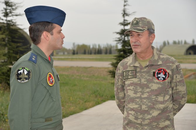 Genelkurmay Başkanı Akar, Adana ve Merzifon’da askeri birlikleri denetledi