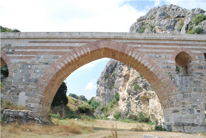 Tarihi Kurt Köprü’nün Onarımına Başlanıyor