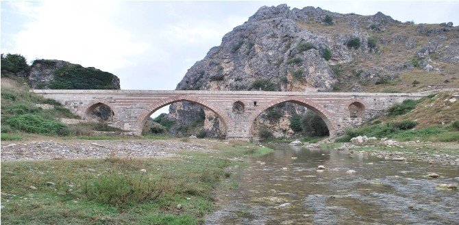 Tarihi Kurt Köprü’nün Onarımına Başlanıyor