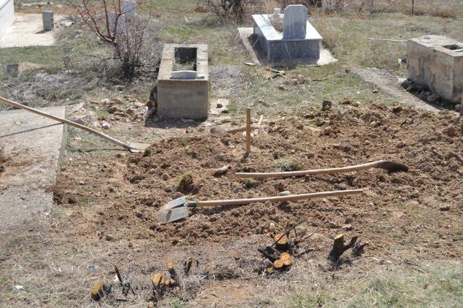 Çatışmada Öldürülen DHKP-C Militanın Cesedini İlçeye Sokmadılar