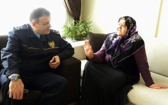 Kaymakam Çakmak, Şehit Ailelerini Yalnız Bırakmadı