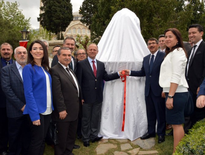 Mimar Sinan'ın Ege'deki tek eserinin girişine büstü yapıldı