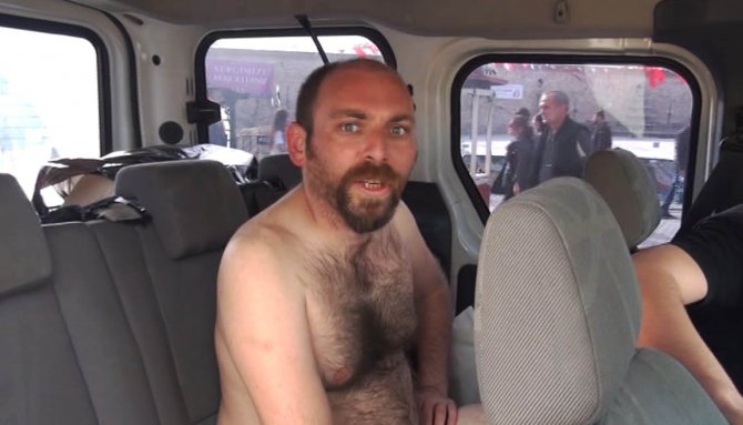 Taksim’de çıplak eylem