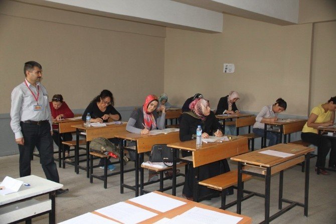 Sağlık Personeli Hac Sınavı Adana’da Yapıldı