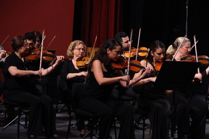 Senfoni Orkestrası Çanakkale Şehitleri İçin Konser Verdi