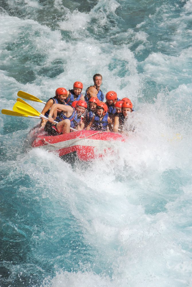 Köprülü Kanyon'da Avrupalı turistlerin rafting sezonu başladı