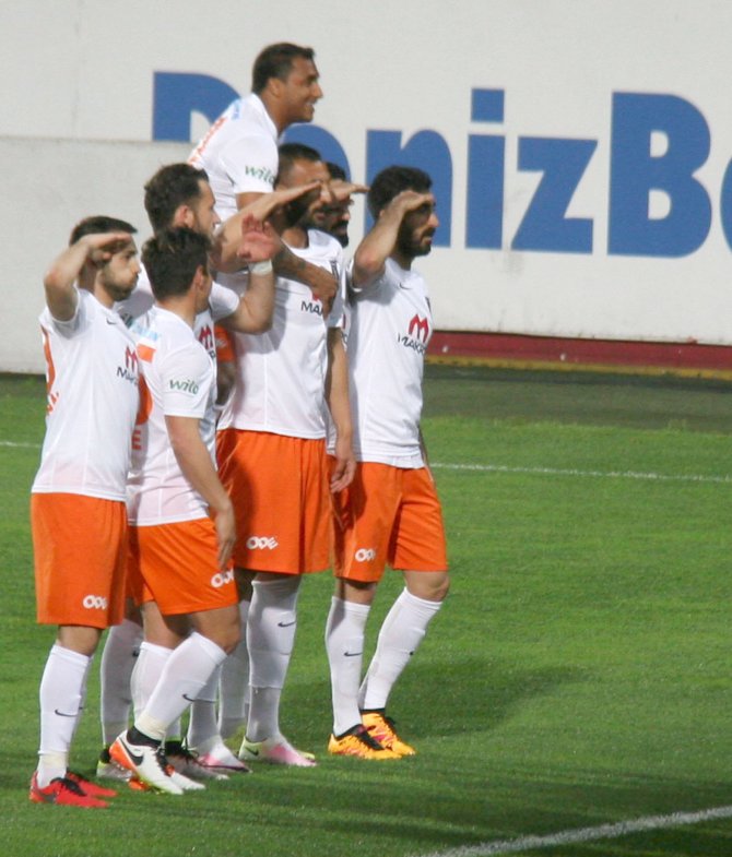 Trabzonspor: 1 – Medipol Başakşehir: 1 (İlk yarı)