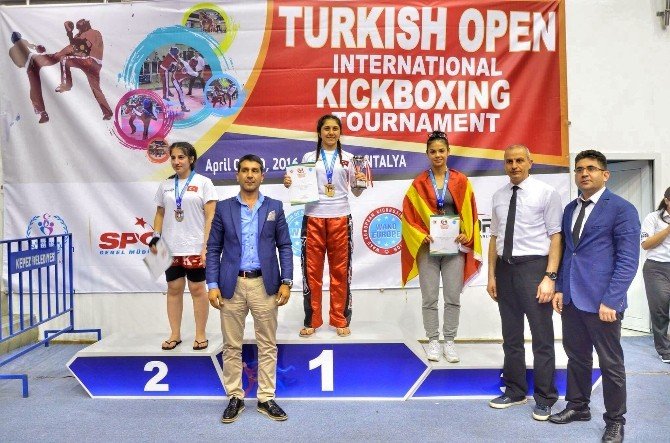 Asuman Çığlıoğlu, Kick Boks’ta Derece İle Döndü