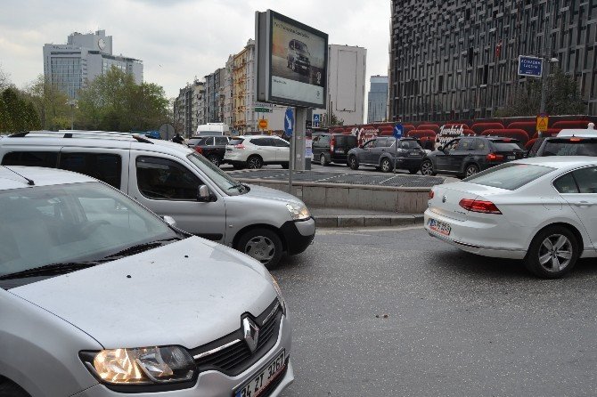 Taksim’deki Maç Trafiği Taraftarlara Zor Anlar Yaşattı