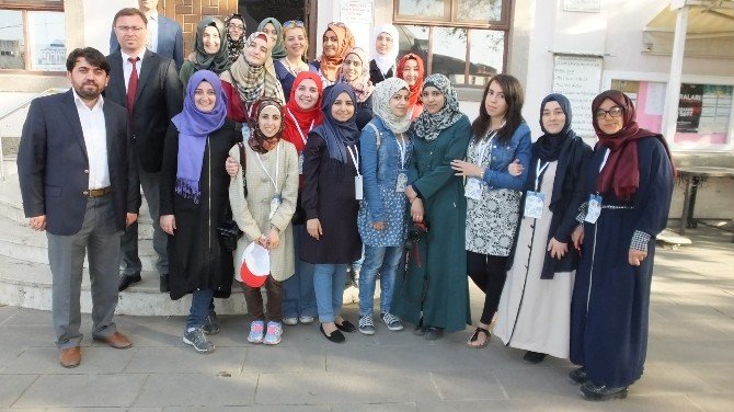 Burhaniye 8 Ülkeden Gelen Üniversite Öğrencilerini Ağırladı