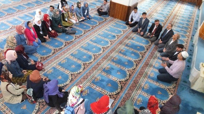 Burhaniye 8 Ülkeden Gelen Üniversite Öğrencilerini Ağırladı