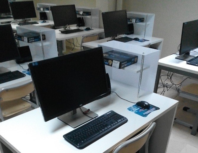 FÜ’ye Modern Bilgisayar Laboratuvarı Kuruldu