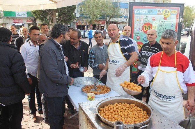Hayırlı Hizmetler Vakfı Tarafından Lokma Tatlısı İkramı