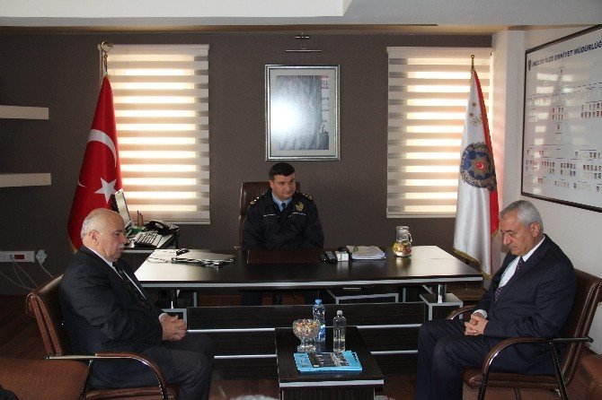 İncesu Belediye Başkanı Zekeriya Karayol İlçe Emniyet Müdürlüğünü Ziyaret Ederek Polislerimizin 171. Yılını Kutladı