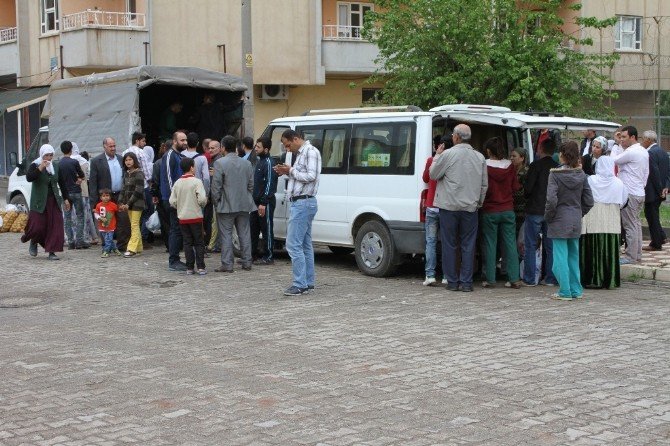 Silopili Vatandaşlar İhtiyaçlarını Seyyar Marketlerden Karşılıyor