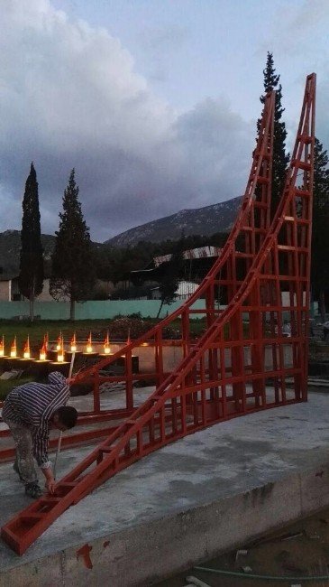 Soma Maden Şehitliği Anıtının Kaidesinde Sona Gelindi