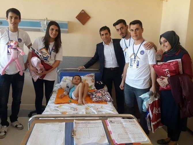 Yıldızeli Gönüllü Gençlik Kulübü Kaymakam Pınar’ı Ziyaret Etti