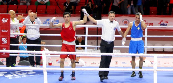 İki Türk boksör; çeyrek finalde