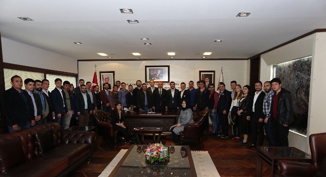 AK Partili Gençlerden Başkan Zolan’a Ziyaret