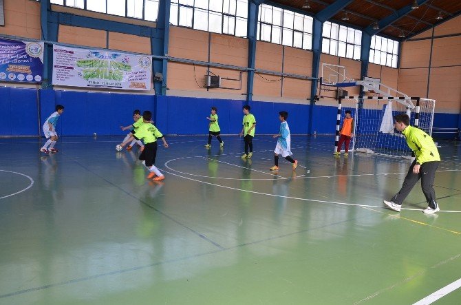 Bozüyük Belediyesi Minikler Futsal Şenliği Devam Ediyor