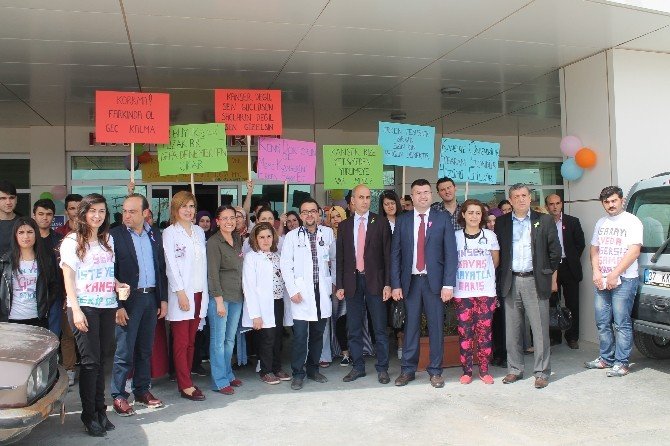 Tosya’da Doktorlar Ve Öğrenciler Kansere Dikkat Çekti