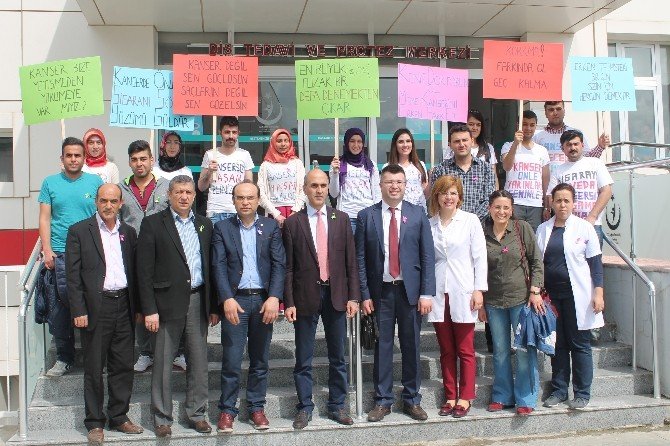 Tosya’da Doktorlar Ve Öğrenciler Kansere Dikkat Çekti