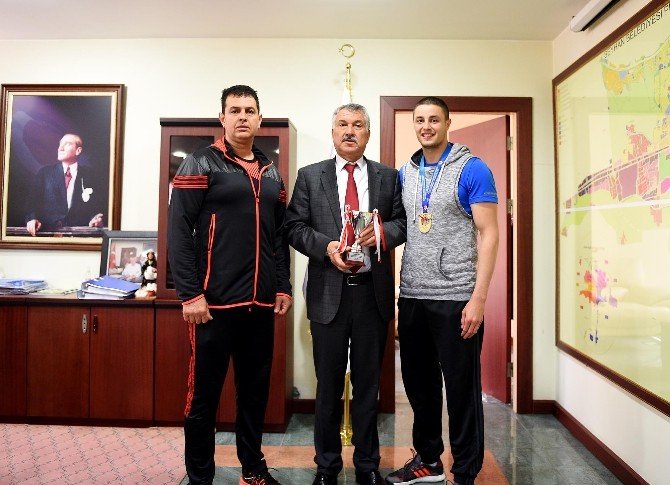 Seyhan Belediyespor, Kickboksta Türkiye Şampiyonu Oldu