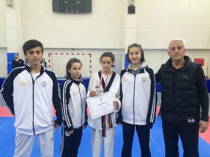 Çanakkaleli Taekwondocular Madalya İle Döndüler
