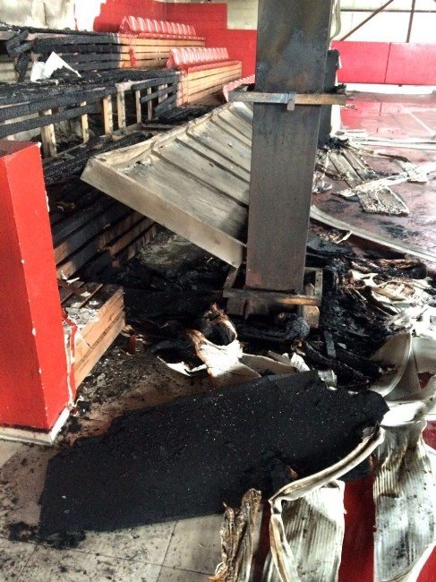 Van’da Kapalı Spor Salonu Yakıldı