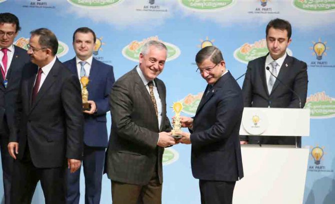 Başbakan'dan Eyüp Belediyesi'ne 'Gençlik ve Belediye' ödülü