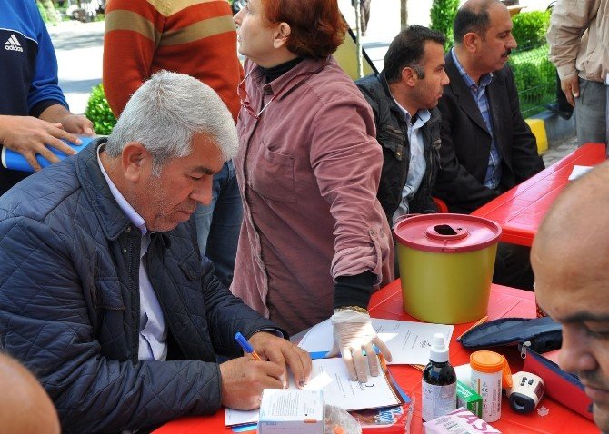 10 Kez Kan Bağışı Yapan 2 Kişi Ye Bronz Madalya Verildi