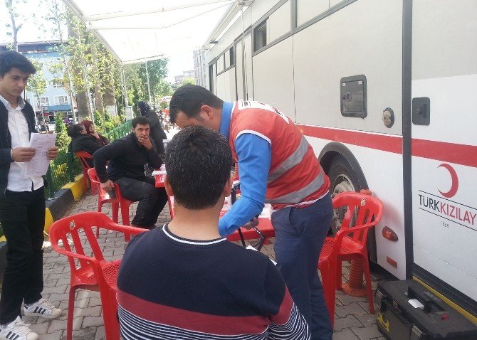 10 Kez Kan Bağışı Yapan 2 Kişi Ye Bronz Madalya Verildi