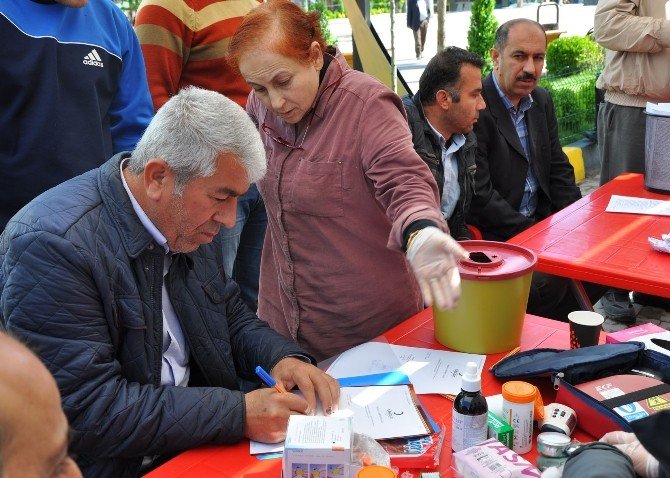 10 Kez Kan Bağışı Yapan 2 Kişi Ye Bronz Madalya Verildi